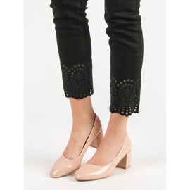 Diamantique Lackierte Pumps auf einer Säule beige 2