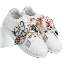 Mit einem Band gebundene Sportschuhe weiß 1