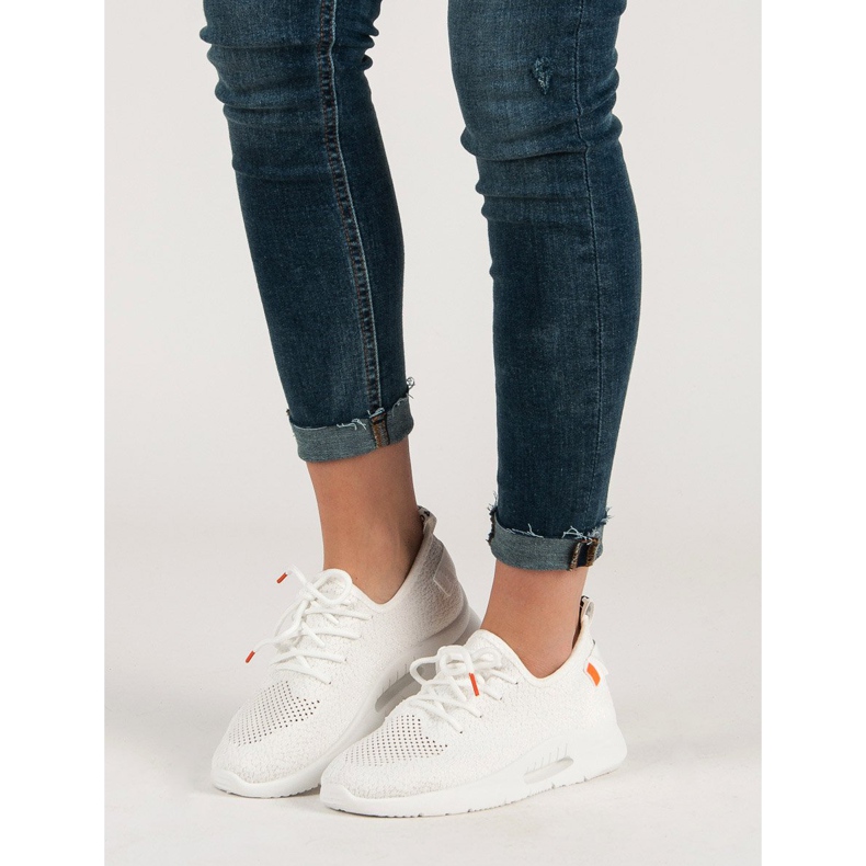 Luftige Sportschuhe weiß 2