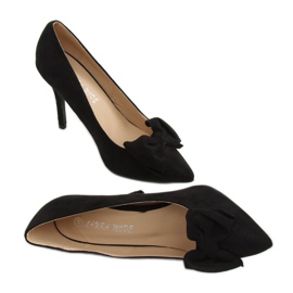 Pumps auf einem schwarzen LM-706 Black Pin 1