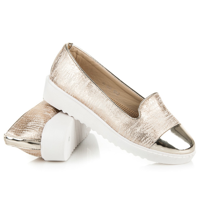 Nio Nio Goldene Lords auf der Plattform 2