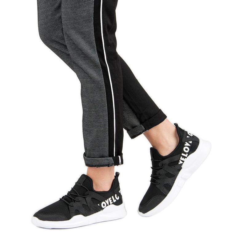 Schwarze Textil-Sportschuhe 1