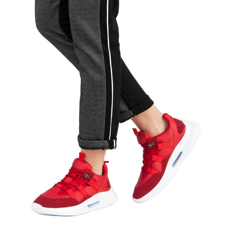 Hellrote Turnschuhe 2