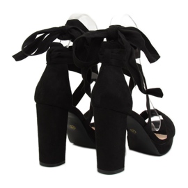 Schwarze Sandalen auf der Plattform NC805 Black 2