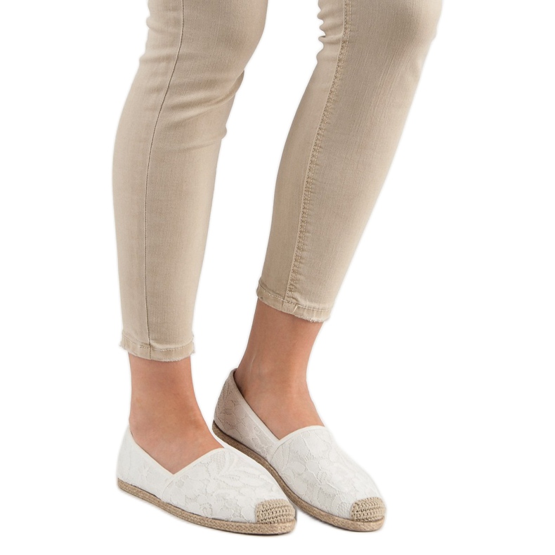 Weiße Espadrilles aus Spitze 1