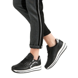 Schwarze Sportschuhe 2