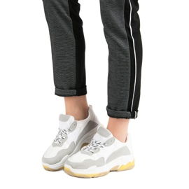 Small Swan Weiße Turnschuhe auf der Plattform 1