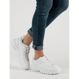 Turnschuhe auf der Plattform weiß 1