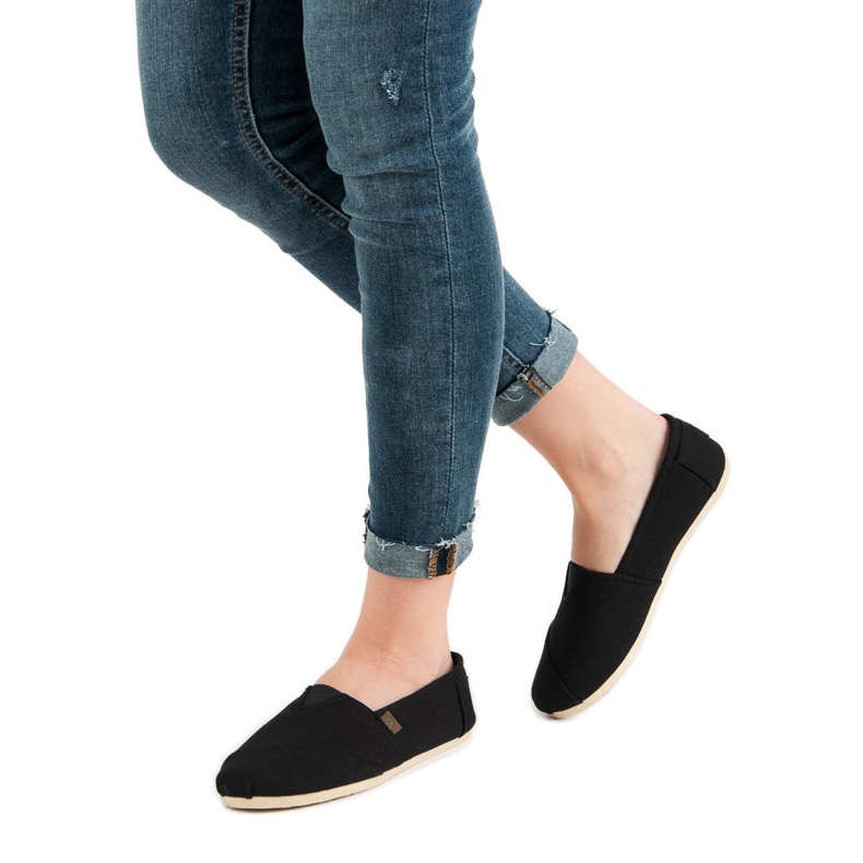 Klassische schwarze Slipper 2