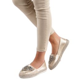 Goldene Espadrilles mit Ornamenten 2