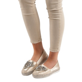 Goldene Espadrilles mit Ornamenten 1