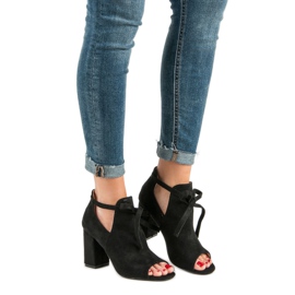 Vinceza Gebaute Sandalen an einer Bar schwarz 1