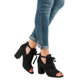 Vinceza Gebaute Sandalen an einer Bar schwarz 2