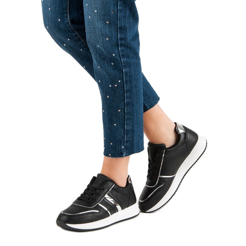 Bequeme schwarze Turnschuhe 2