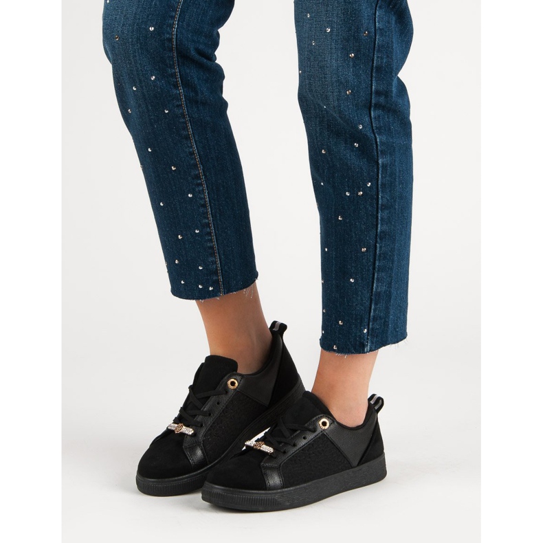 Schwarze Sportschuhe 1