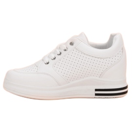 Modische weiße Turnschuhe 1