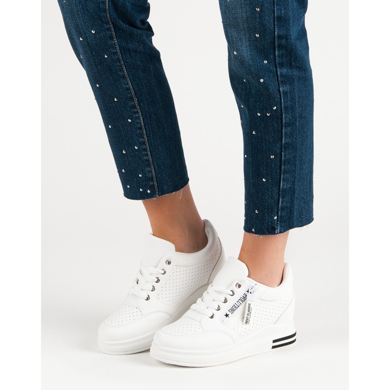 Modische weiße Turnschuhe 2