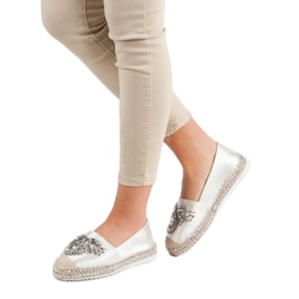 Weiße Espadrilles mit Ornamenten 2