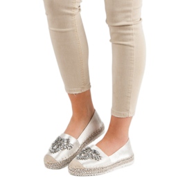 Weiße Espadrilles mit Ornamenten 1