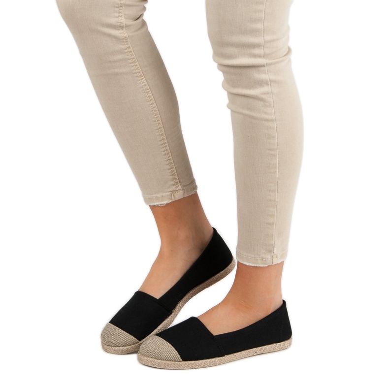 Modische schwarze Espadrilles 2