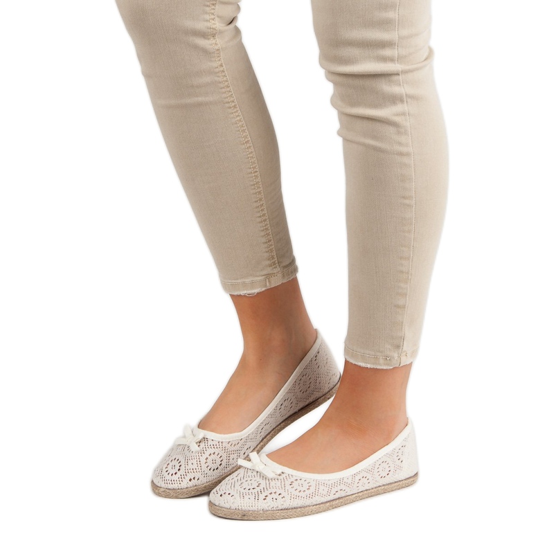Ballerinas aus Spitze beige 1