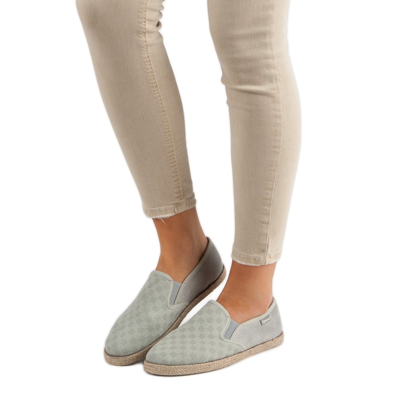 MCKEYLOR graue Slipper 1