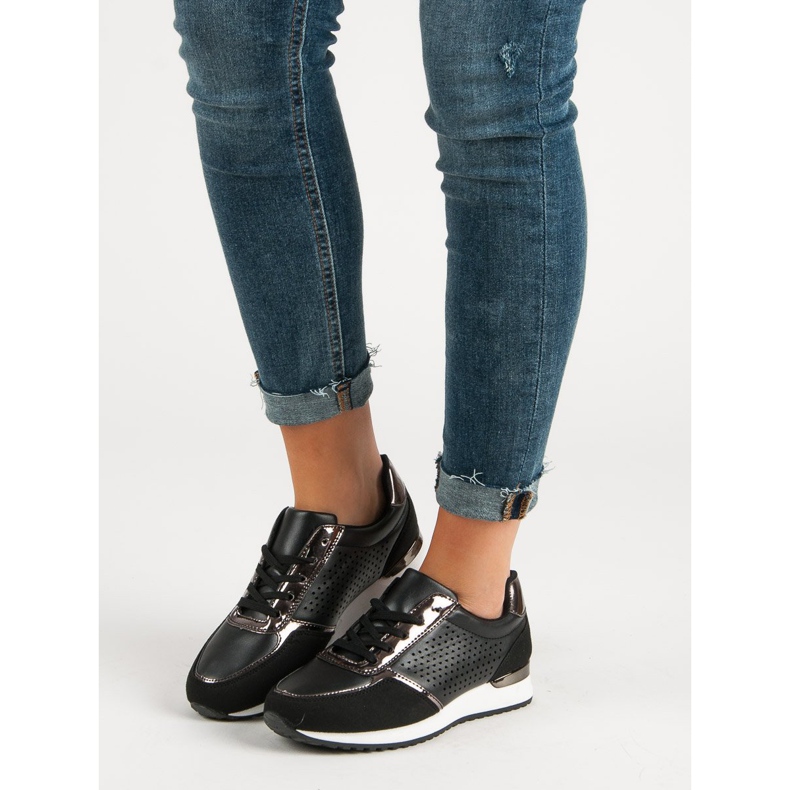 Schwarze Sportschuhe 2