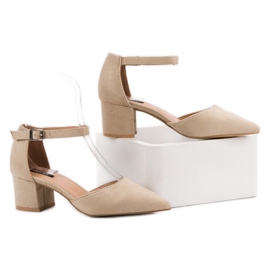 Beige Pumps in Spitz VICES 2