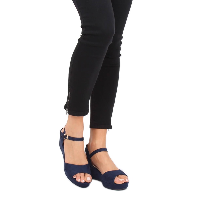Sandalen mit niedrigem Keilabsatz blau K-7 DK.BLUE marineblau 2