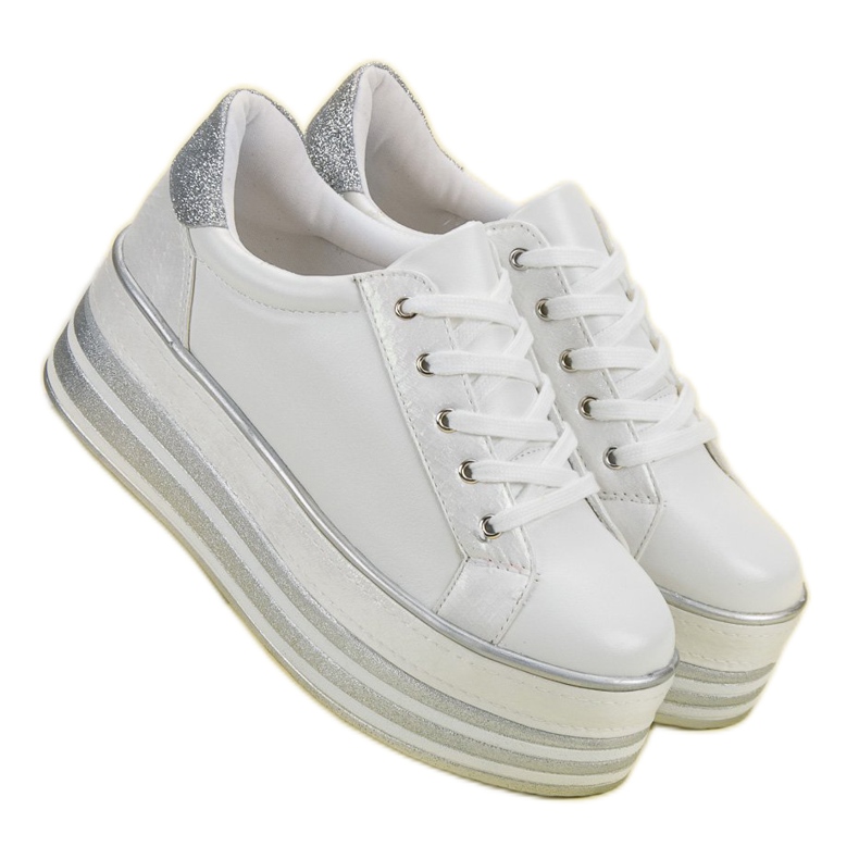 Weide Turnschuhe auf der Plattform weiß 2