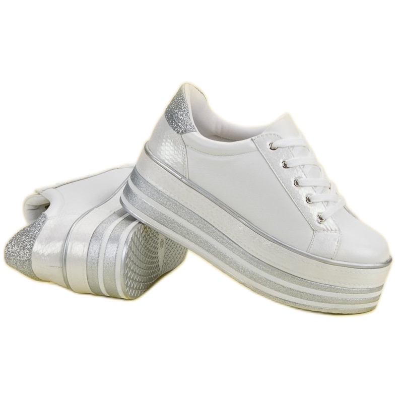 Weide Turnschuhe auf der Plattform weiß 1