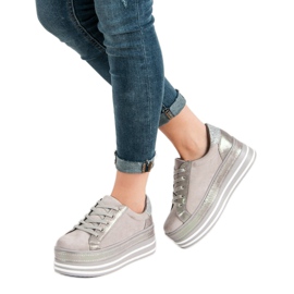 Weide Turnschuhe auf der Plattform grau 2