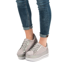 Weide Turnschuhe auf der Plattform grau 1