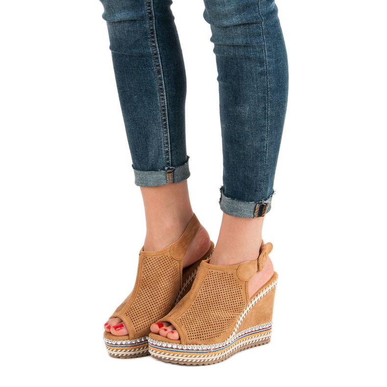 Nio Nio Aufgesetzte Keilsandalen braun 1