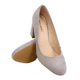 Pumps am grauen Pfosten 7436 Grey 1
