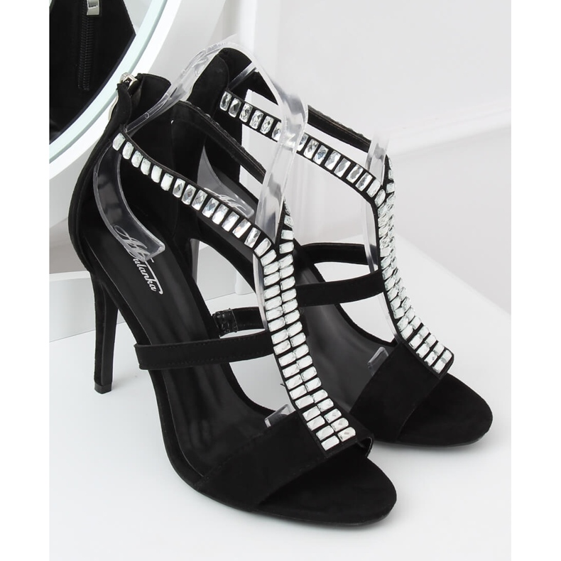 Schwarze Sandalen auf einem hohen Absatz B-60 Black 1