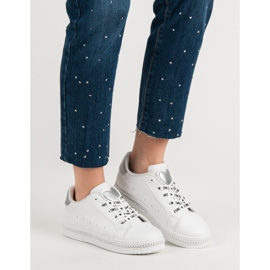 Sportschuhe zum Schnüren weiß 2