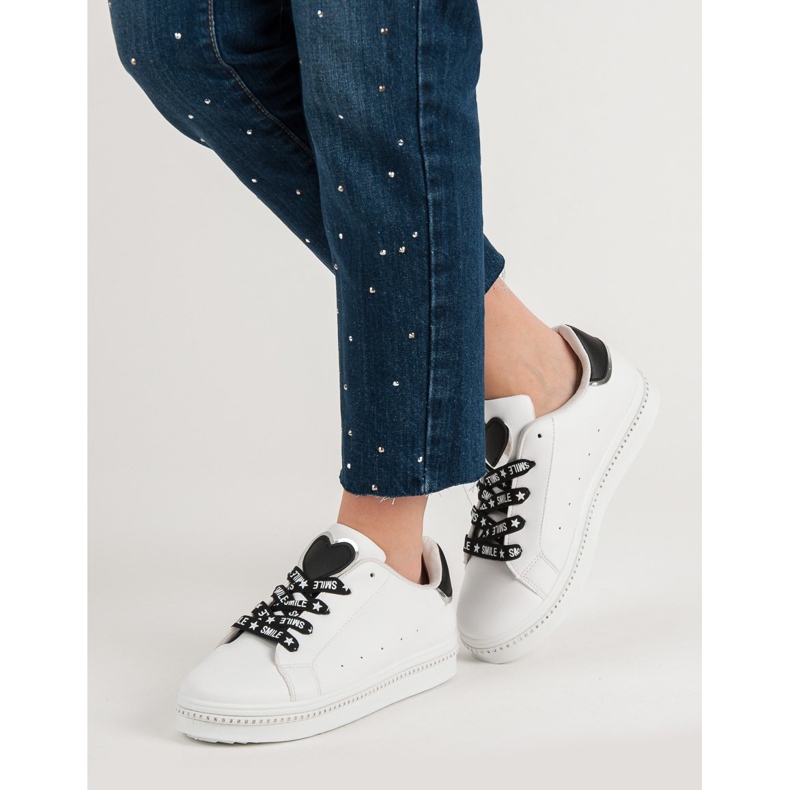 Sportschuhe zum Schnüren weiß 2