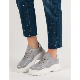 Modische graue Turnschuhe 1