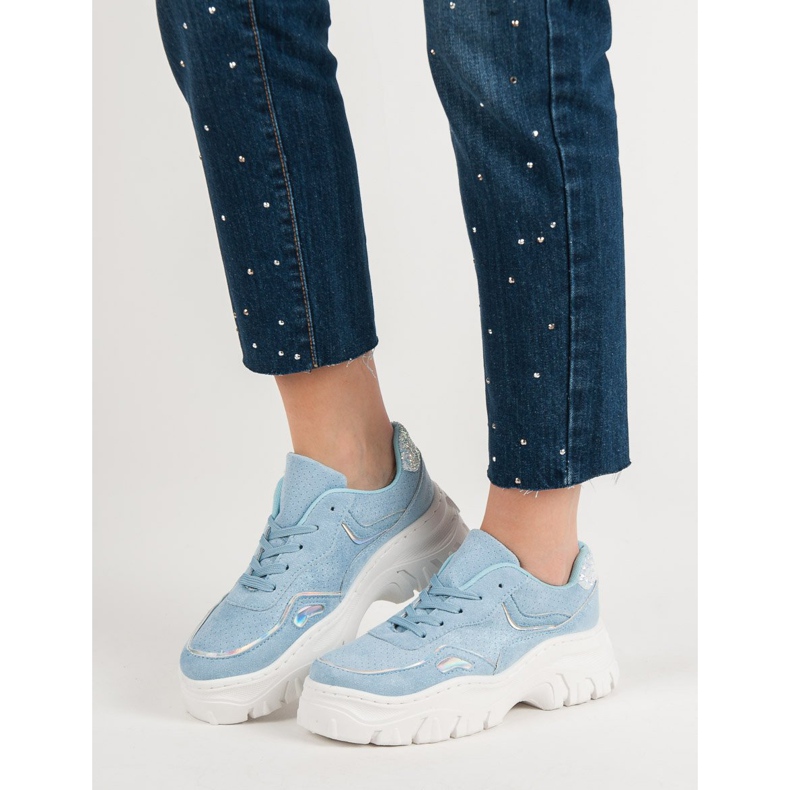 Modische blaue Turnschuhe 2