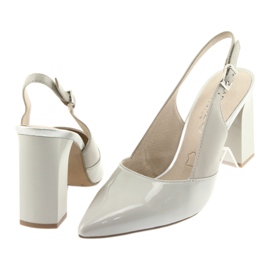 Graue Damensandalen auf der Post Caprice 29604 4