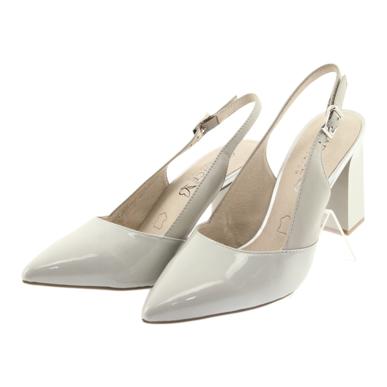 Graue Damensandalen auf der Post Caprice 29604 3