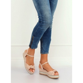 Beige Sandalen auf Keilabsatz B126 Beige 2