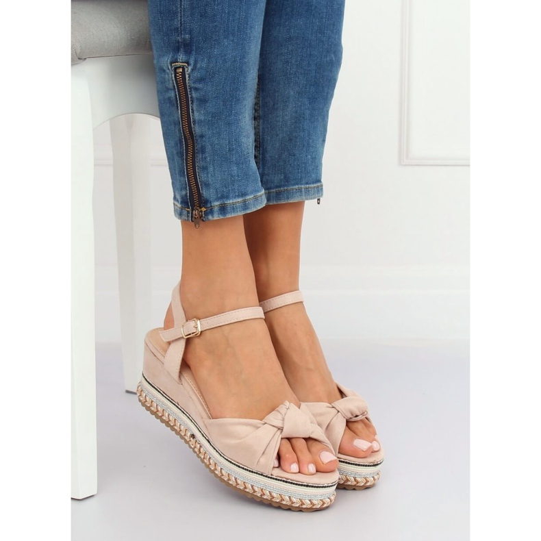 Beige Sandalen auf Keilabsatz B126 Beige 1