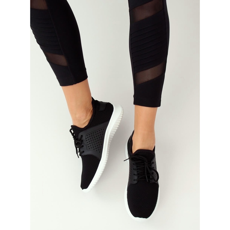 Schwarze Sportschuhe 7758-Y Schwarz 1