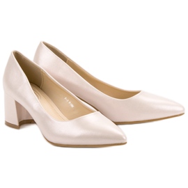 Pumpen auf einer Säule braun rosa 1