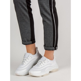 Sportschuhe zum Schnüren weiß 2