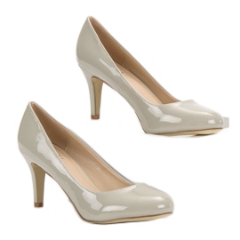 Small Swan Lackierte Pumps braun 1