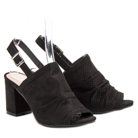 Sixth Sense Durchbrochene Sandalen an einer Bar schwarz 2