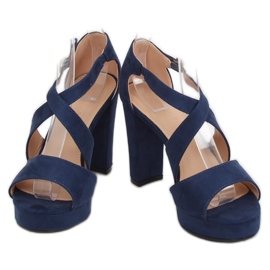 Sandalen auf der marineblauen VV-23 Blue-Plattform 1